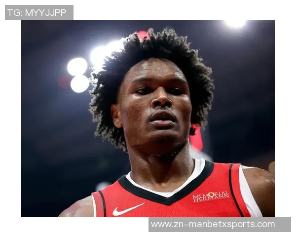 阿门对裁判判罚感到震惊半场4犯需更加谨慎应对挑战