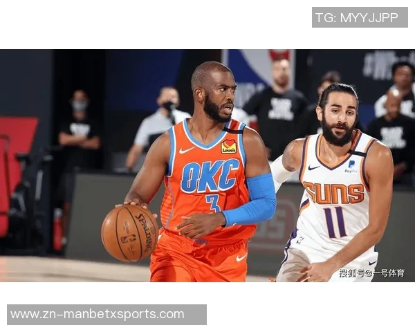 亚历山大叔叔与保罗共同见证CP4比赛的激动时刻 亚历山大叔叔与保罗共同见证CP4比赛的激动时刻